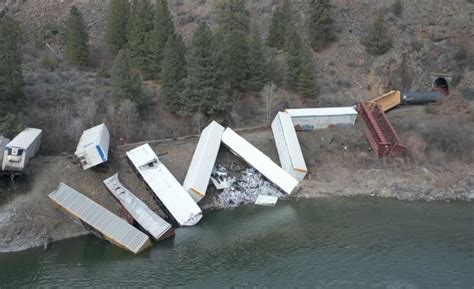 Train derailment spills cases of Coors, Blue Moon beer along Montana river